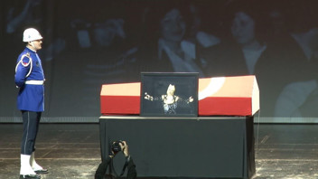 Cenazesi Türkiye'ye getirilen ünlü sanatçıya son veda...