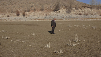 Sular çekildi, yarım asırlık dede toprağı gün yüzüne çıktı