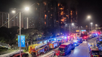 Hong Kong'da 8 gökdelenli sitedeki yangın faciasında can kaybı yükseldi