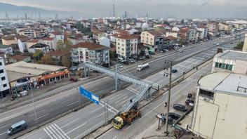 ''Evimin içi görünüyor'' deyip üst geçidi 1 metre uzağa taşıttı!