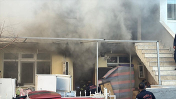 Kavga sonrası gözü dönen kadın, oturduğu evi ateşe verdi