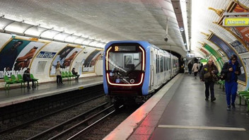 Paris metrosunda bıçaklı dehşet! Yaralılar var