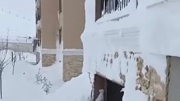 Bir ilçe diken üstünde! 24 saatte 6 noktada çığ düştü