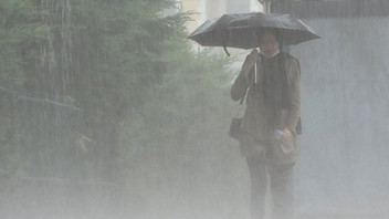 Adana'da eğitime sağanak yağış engeli: Bir ilçede okullar tatil edildi