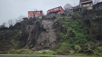 Zonguldak'ta heyelan kabusu: İki ev tahliye edildi