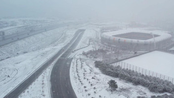 İstanbul lapa lapa kar yağışıyla beyaza büründü