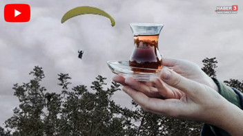 Dondurucu soğukta yürekleri ısıtan anlar: Yamaç paraşütçüsüne öyle bir sürpriz yaptılar ki...