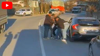 İstanbul'da yol verme tartışmasında trafik magandaları iş başında: Trafik değil boks ringi!