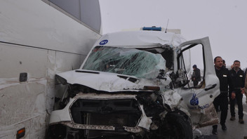 Erzurum'da can pazarı! 11 araç birbirine girdi; çok sayıda yaralı var