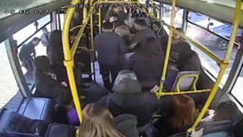 Minibüs şoförü rotayı hastaneye kırıp bir hayat kurtardı