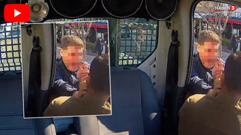 Trafik polisi makas atarken yakaladığı sürücüyü darp etti! Yaşananlar araç içi kamerasına yansıdı