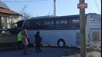 Okul yolunda feci kaza: Öğrenciler ölümden döndü, çok sayıda yaralı var!