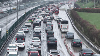 Bayramın ilk günü in cin top oynuyordu... İstanbul'da çile başladı