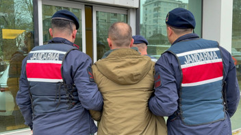 Define avı hırsızlık şüphesiyle karakolda bitti!