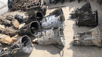 Parçalayıp parçalayıp istiflemişler... Milyonluk ''change'' otomobil vurguna polis ''dur'' dedi!