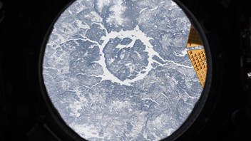 Tarihi yolculukta bir eşik daha geçildi: Artemis II astronotları Ay'ın çekim alanında!