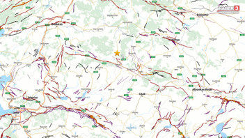 Kütahya'da 4.8 büyüklüğünde deprem! Çevre illerden de hissedildi!