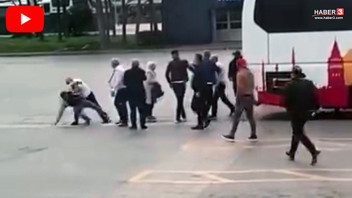 Şehirlerarası otobüs terminalinde kıyamet koptu! Tekme tokat birbirlerine girdiler!
