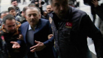 Eski Tunceli Valisi Sonel'e 5 ayrı suçtan tutuklama talebi