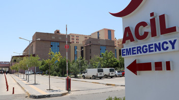 Maganda kurşunu duvardan sekip yoldan geçen bir kişiyi ağır yaraladı