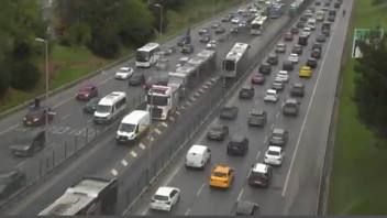 İstanbul'da metrobüste yangın paniği