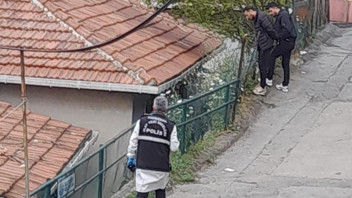 İstanbul'da film gibi olay: Bahçesinde bulduğu çantadan cephanelik çıktı!