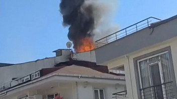 İstanbul korkutan yangını: 3 kişi dumandan etkilendi, bir kadın fenalaştı