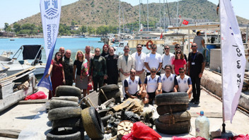 Bodrum Akyarlar’da Denizden 850 Kg Atık Çıkarıldı
