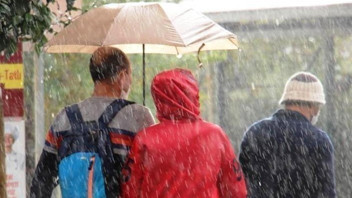 İstanbul'da hava yine şaşırtacak: Gök gürültülü sağanak yağış geliyor