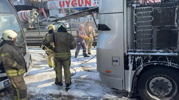 Avcılar'da metrobüs yangını: Yolcular tahliye edildi