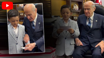 Bahçeli'den minik şaire uyarı: ''Burayı değiştir, ülkücüler kaçmaz''