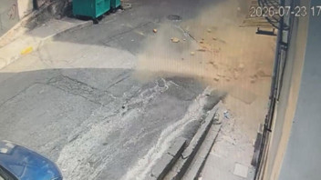 Beyoğlu'nda 2 katlı bina çöktü: O anlar kamerada