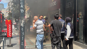 İstanbul'da 7 katlı binada korkutan yangın