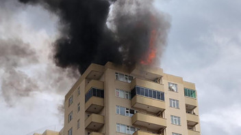Kocaeli'de 15 katlı binada yangın paniği