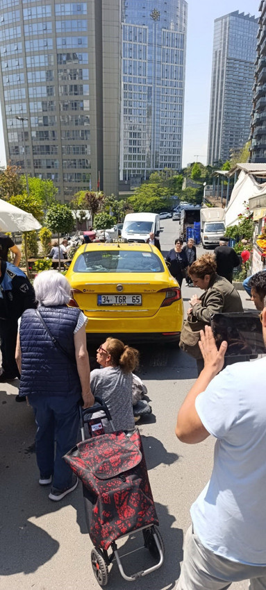 İstanbul'da korkunç kaza: Geri gelen taksi yaşlı kadını altına aldı! O anlar kamerada - Resim: 3