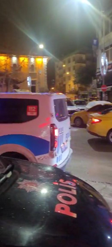 Eğlence mekanında sopalı-bıçaklı kavga: 15 kişi birbirine girdi - Resim: 3