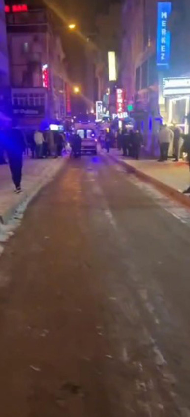 Eğlence mekanında sopalı-bıçaklı kavga: 15 kişi birbirine girdi - Resim: 2