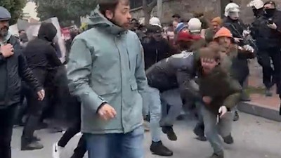 İstanbul Üniversitesi'nde İmamoğlu eylemi: Polis müdahale etti!
