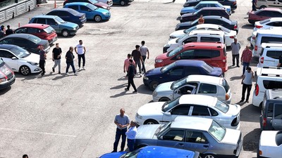 İkinci el araç piyası çıkmaza girdi... ''Pazar''da kriz var!