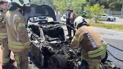 20 milyon liralık lüks otomobil alev alev yandı
