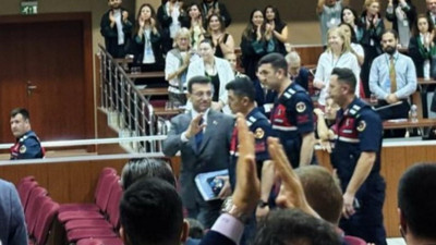 Ekrem İmamoğlu davası gergin başladı, gergin bitti: ''O elini indir, haddini bil''