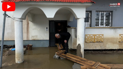 Son yılların en sert kışı sonrası Hakkari'den akılalmaz manzara: Vatandaş evine böyle ulaşabiliyor!