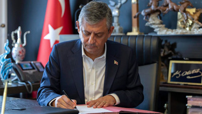 Yeni Parti'nin sır gibi saklanan logosu ortaya çıktı