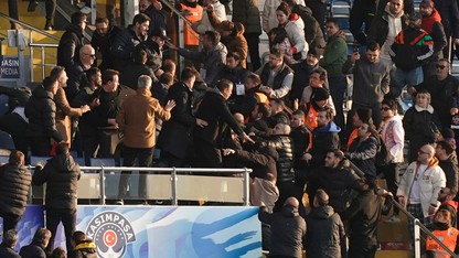 Süper Lig maçında kıyamet koptu: Son düdük çaldı, herkes birbirine girdi!