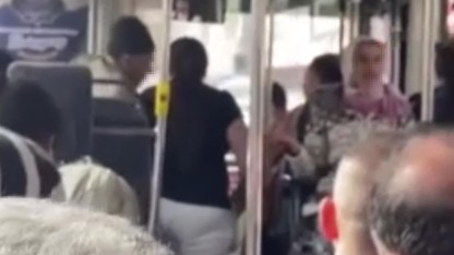 Hiç tanımadığı kadına otobüste evlilik teklif edince olanlar oldu