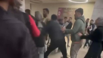 Hasta yakınları birbirine girdi; çok sayıda yaralı ve gözaltı var!