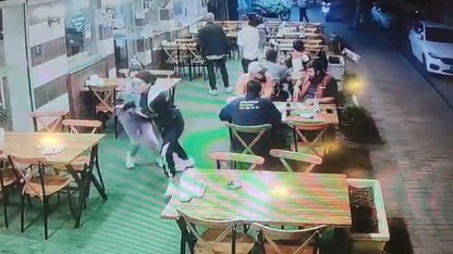 Pompalı tüfekle saldırdılar, herkes kaçtı, onlar oturup izledi