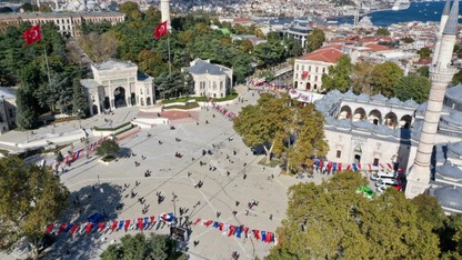 İstanbul'un özgün karakterini kaybeden meydanı görkemli günlerine döndü