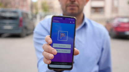 Haberlerde gördüğü yanan araçtan etkilenen öğretmen ''Parkcim''i üretti...