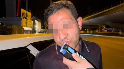 Trafik canavarının yanıtını duyan polis donup kaldı!